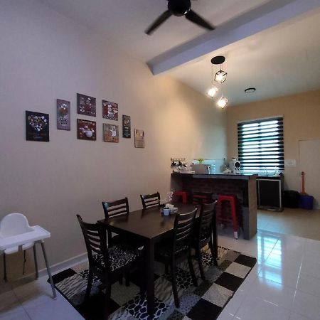 D'Q Putra Homestay Melaka Exteriör bild