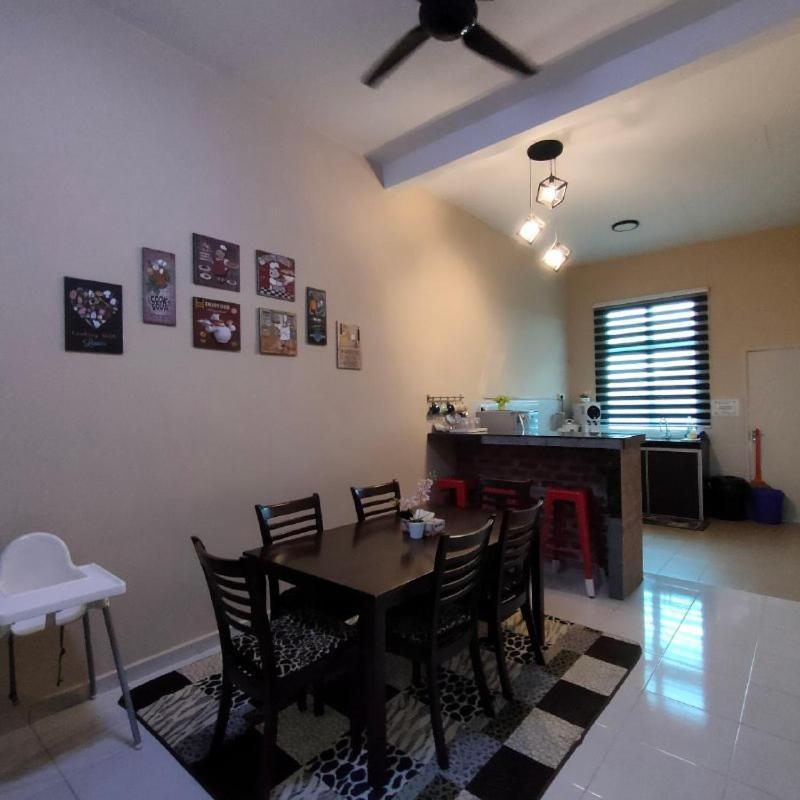 D'Q Putra Homestay Melaka Exteriör bild
